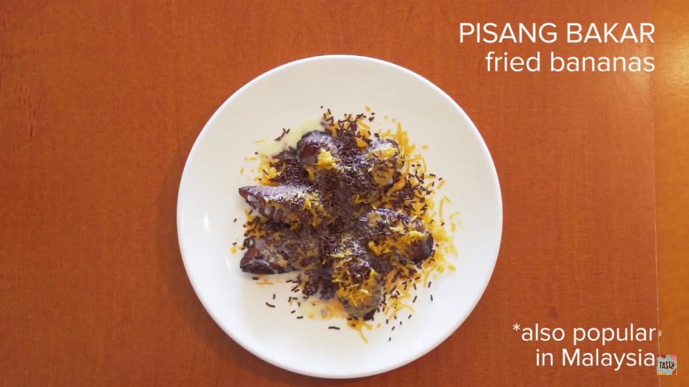 Orang Bule Mencicipi Masakan Indonesia